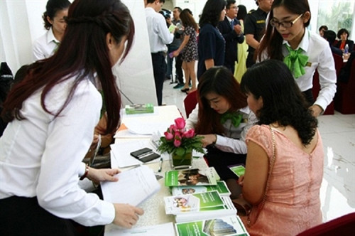 Nhiều ngân hàng trước áp lực thoái vốn