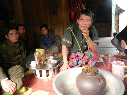 Tục ăn uống độc đáo của người Ma Coong