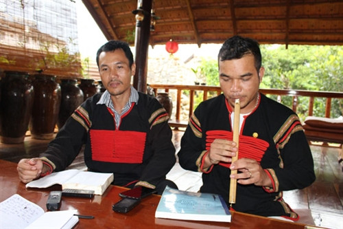 Người nặng lòng với lời hát Kể khan