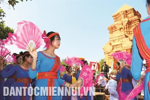Tưng bừng Lễ hội Ka Tê của người Chăm ở Ninh Thuận