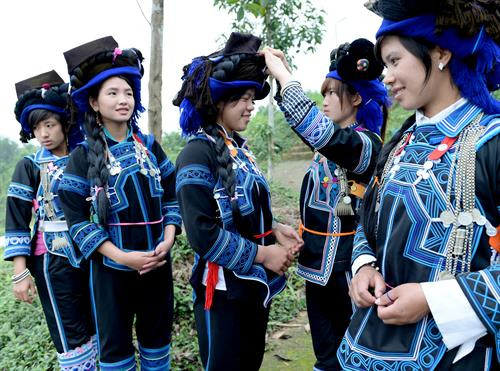 Người Hà Nhì đen “nhảy que” trong lễ hội cầu mùa