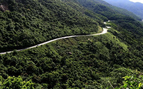Phong cảnh nên thơ nhìn từ đèo Hải Vân