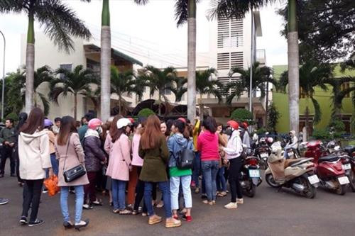 Bao giờ giải quyết được vụ hơn 500 giáo viên mất việc ở Krông Pắk?