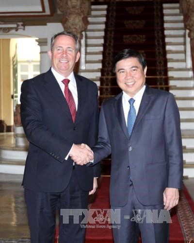 Chủ tịch UBND Thành phố Hồ Chí Minh tiếp Bộ trưởng Thương mại quốc tế Vương quốc Anh và Bắc Ireland
