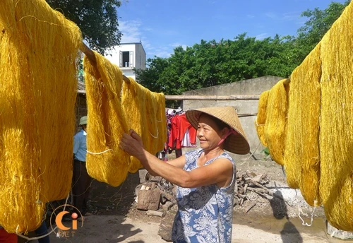 Để làng nghề Cổ Chất óng ánh những cuộn tơ