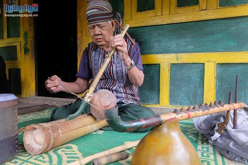 Già Phạm Văn Sự - Người giữ nhịp cho âm nhạc dân tộc Hrê