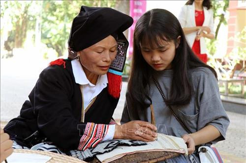 Trải nghiệm sắc màu văn hóa dân tộc Dao