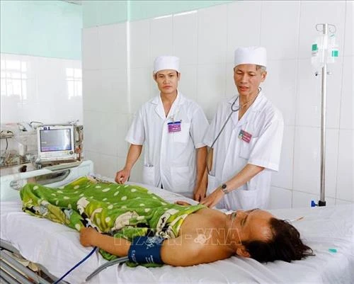 Nguy kịch vì uống rượu ngâm với nấm lạ không rõ nguồn gốc ở Gia Lai