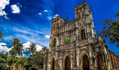 Phú Yên đâu chỉ có hoa vàng, cỏ xanh
