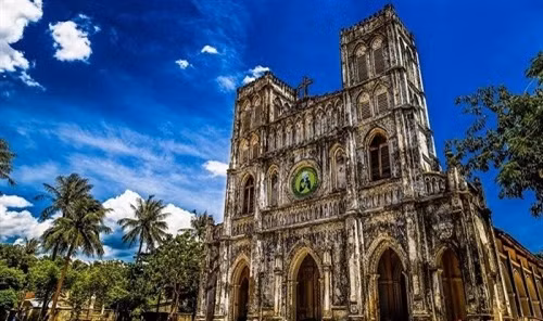 Phú Yên đâu chỉ có hoa vàng, cỏ xanh