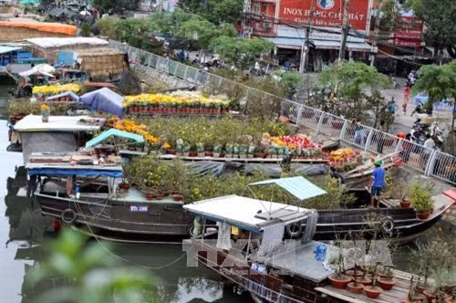 Chợ hoa Tết Bến Bình Đông nhộn nhịp vào những ngày giáp Tết Đinh Dậu 2017