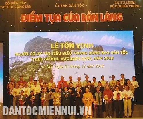 Lễ tôn vinh người có uy tín tiêu biểu trong đồng bào dân tộc thiểu số khu vực biên giới năm 2018