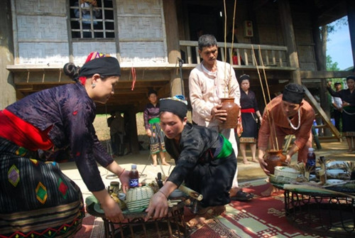 Tết mừng tiếng sấm của đồng bào Ơ Đu