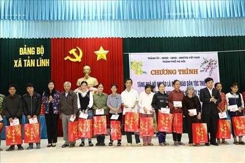 Tết ấm cúng đến với đồng bào dân tộc thiểu số huyện Ba Vì