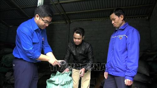 Anh Lê Đức Bình khởi nghiệp từ mô hình tận dụng rác thải chế biến tre, luồng để sản xuất than hoạt tính