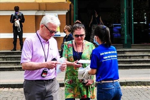  Ấm lòng nhiều địa chỉ phát khẩu trang miễn phí tại Thành phố Hồ Chí Minh