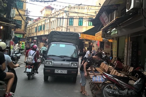 Lấn chiếm vỉa hè Hà Nội – căn bệnh nan y