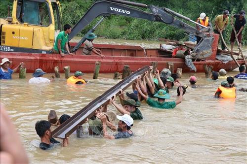 Khẩn trương khắc phục sự cố vỡ đê bao Quảng Điền, Đắk Lắk