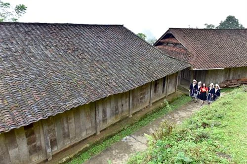 Độc đáo nhà ngói âm dương ở Khau Tràng