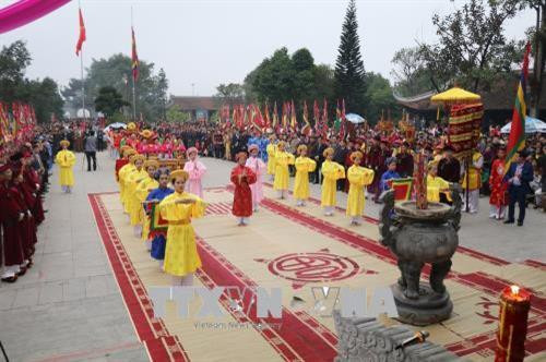 Tưng bừng khai hội đền Mẫu Âu Cơ