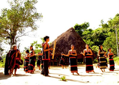 Đặc sắc những điệu múa của người Triêng