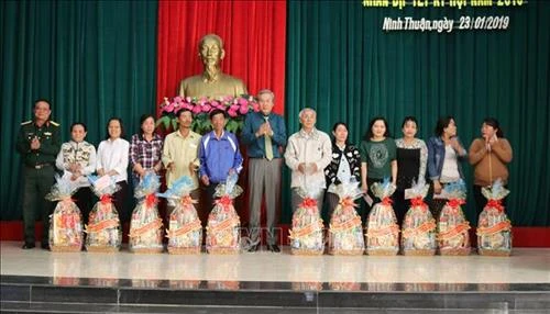 Ninh Thuận động viên cán bộ, chiến sỹ yên tâm công tác nơi đảo xa