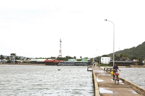 Làng chài Hàm Ninh