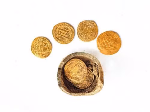 Phát hiện những đồng tiền vàng 1.200 năm tuổi tại Israel 
