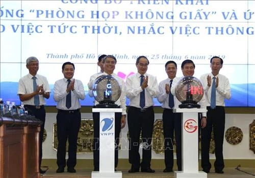 “Phòng họp không giấy” và ứng dụng “Giao việc tức thời - nhắc việc thông minh” lần đầu tiên được triển khai
