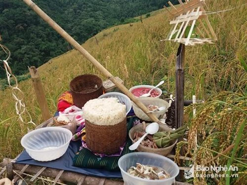 Tục cúng rẫy của người Khơ Mú