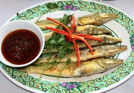 Cá đục nướng chấm mắm me