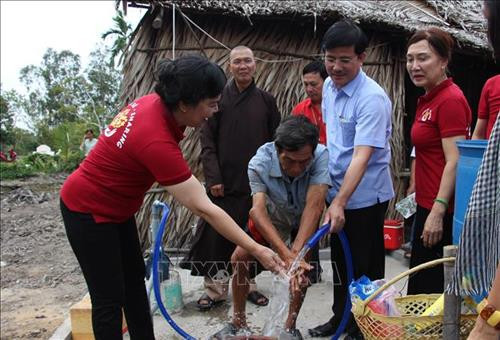 Hậu Giang tặng 200 giếng khoan cho người dân vùng đặc biệt khó khăn
