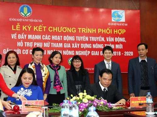 Ký kết chương trình phối hợp hỗ trợ phụ nữ xây dựng nông thôn mới