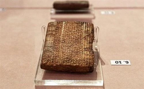 Iran trưng bày 300 phiến đất sét cổ được Mỹ trao trả