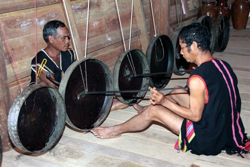 Trống thiêng nhớ hồn chiêng
