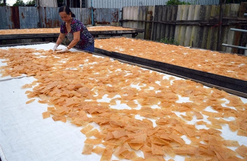 Giòn tan đặc sản bánh phồng tôm Đất Mũi