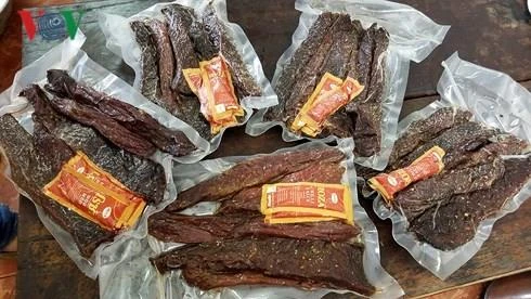 Thịt bò khô - món quà Tết mang tình cảm của người Việt xa xứ