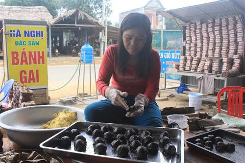 Làng bánh gai tiến Vua rộn ràng vào Tết 