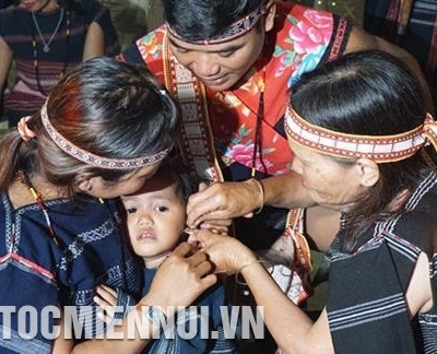 Độc đáo "Lễ thổi tai" của đồng bào dân tộc Bahnar