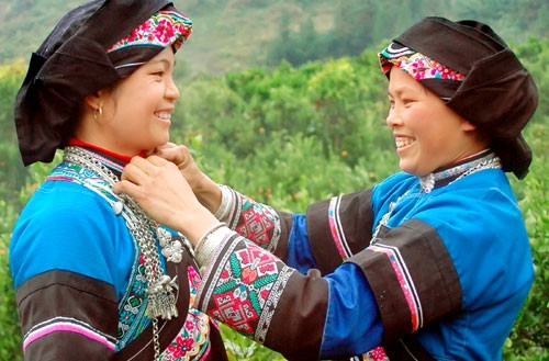 Truyền dạy văn hóa truyền thống dân tộc Bố Y