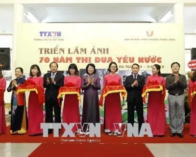 Khai mạc Triển lãm ảnh "70 năm thi đua yêu nước"