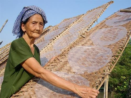 Làng nghề làm bánh tráng Tết cho thu nhập cao ở Cần Thơ