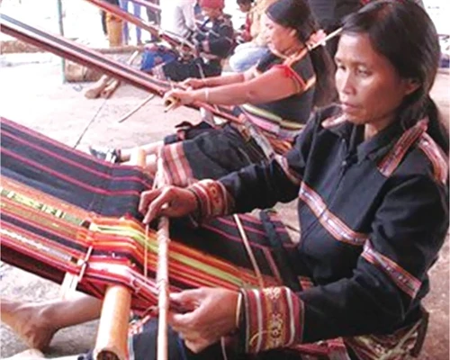 Chiếc khung dệt-Nét độc đáo của đồng bào Tây Nguyên