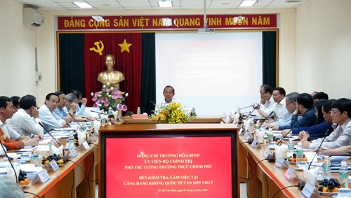 Phó Thủ tướng thường trực Trương Hòa Bình kiểm tra công tác đảm bảo an ninh tại Cảng Hàng không quốc tế Tân Sơn Nhất