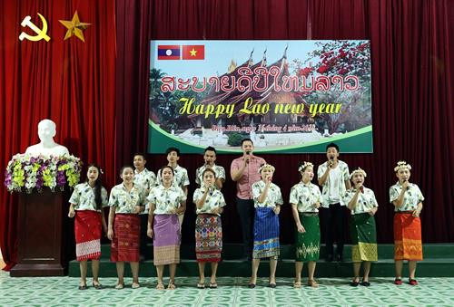 Lưu học sinh Lào tại Điện Biên rộn ràng đón Tết Bunpimay 
