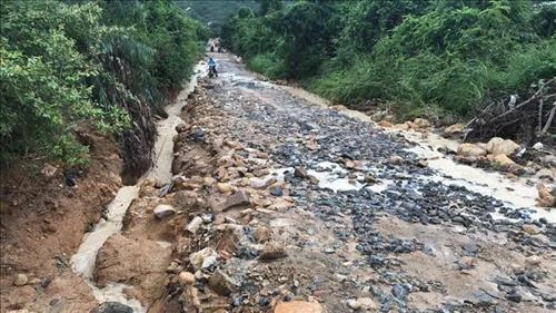 Nhiều nơi ở Khánh Hòa bị sạt lở, ngập lụt, cô lập do bão số 9