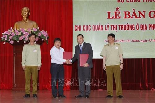 Bàn giao Chi cục Quản lý thị trường 21 tỉnh, thành phố khu vực phía Nam về Tổng cục Quản lý thị trường