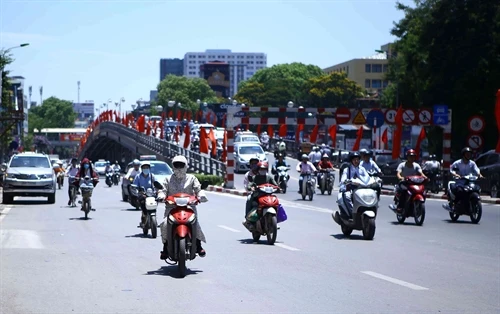 Trung Bộ nắng nóng gay gắt, có nơi nhiệt độ gần 40 độ C