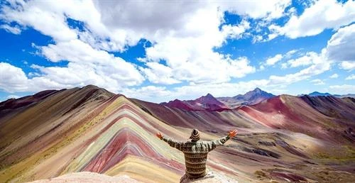 Ngọn núi 7 sắc cầu vồng kỳ lạ nhất thế giới