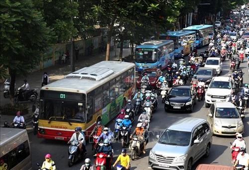 Từ 0 h ngày 8/5, vận tải hành khách trong nước hoạt động trở lại bình thường